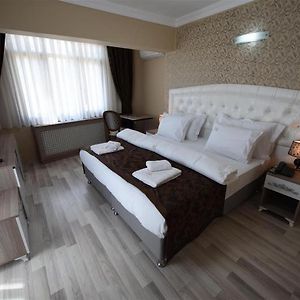 Basic Üç Kişilik Oda